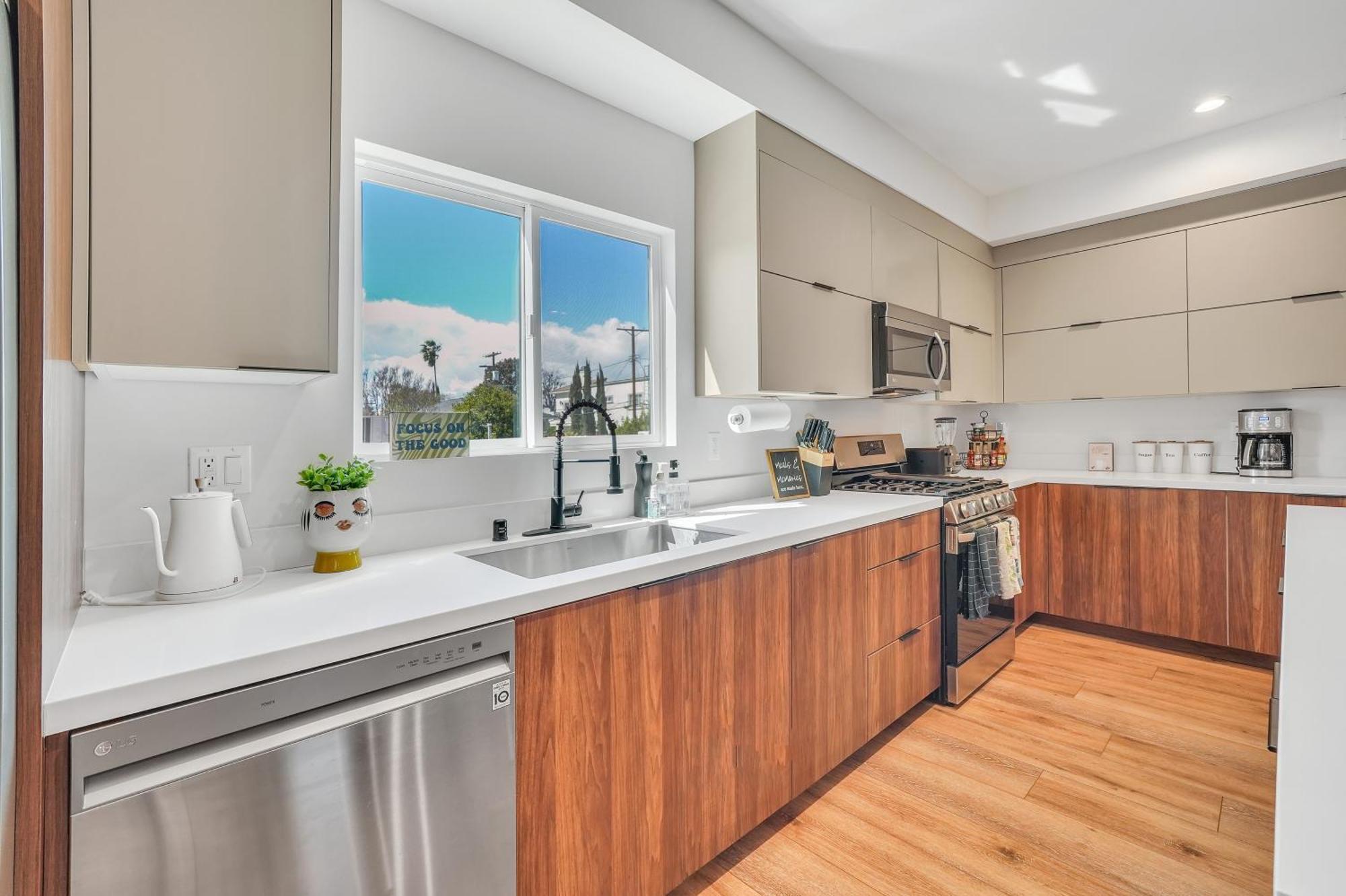 Luxurious Townhome W/3 Master Suites Gated Parking 로스앤젤레스 외부 사진