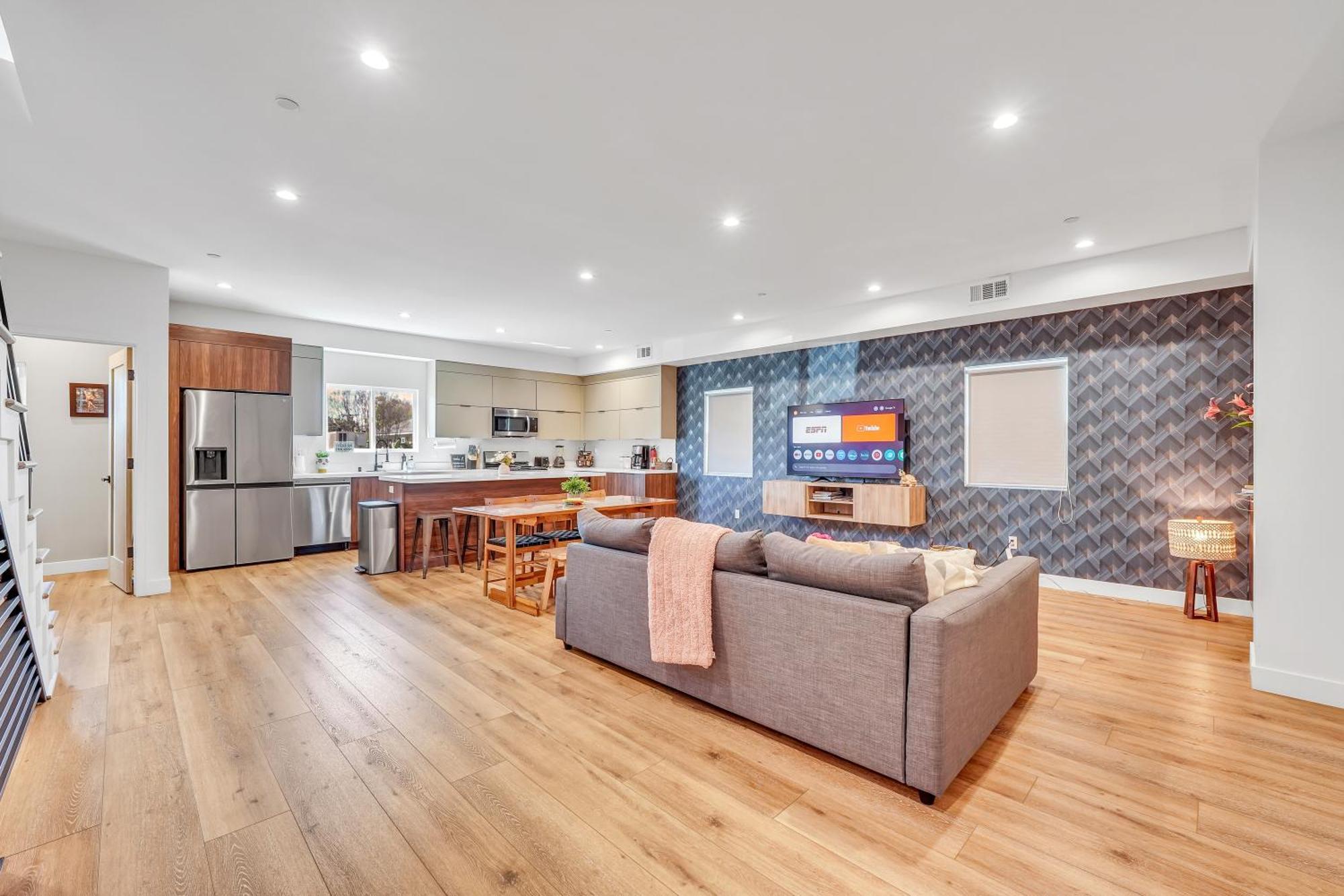 Luxurious Townhome W/3 Master Suites Gated Parking 로스앤젤레스 외부 사진